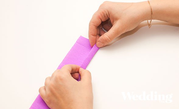 помпон из бумажных роз