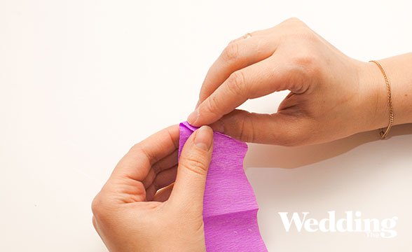 помпон из бумажных роз