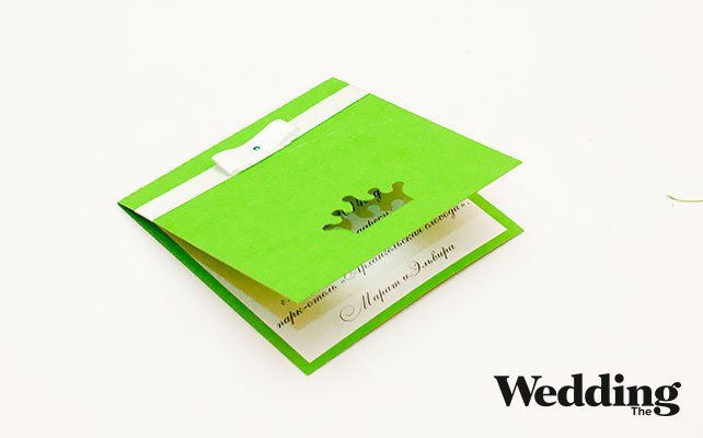 приклеить к бантику стразу