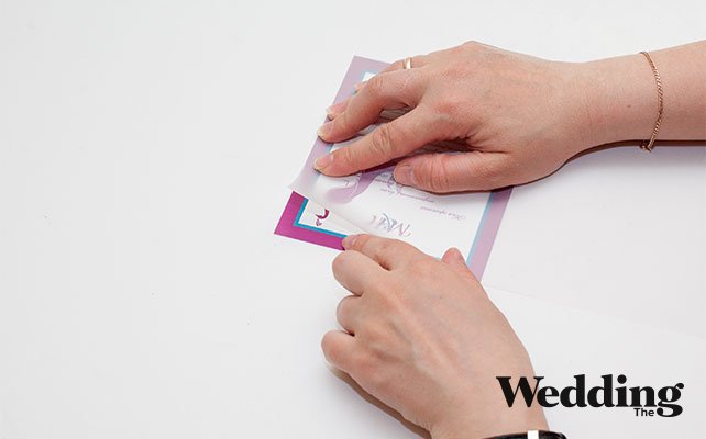 вырезать кальку по размеру приглашения