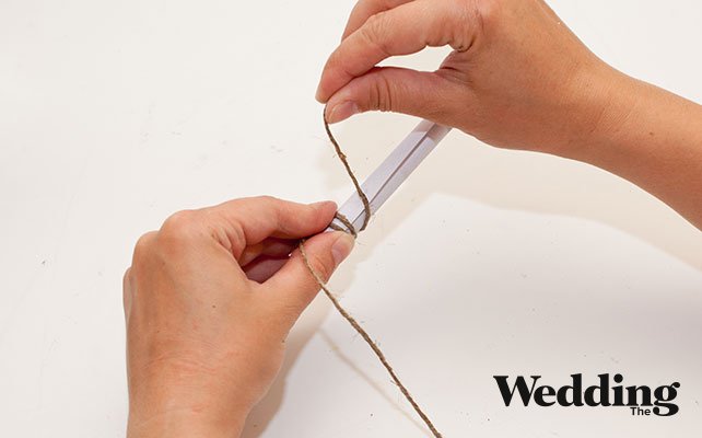 Как сделать приглашение в бутылке для свадьбы в морском стиле, перевязать приглашение бечёвкой