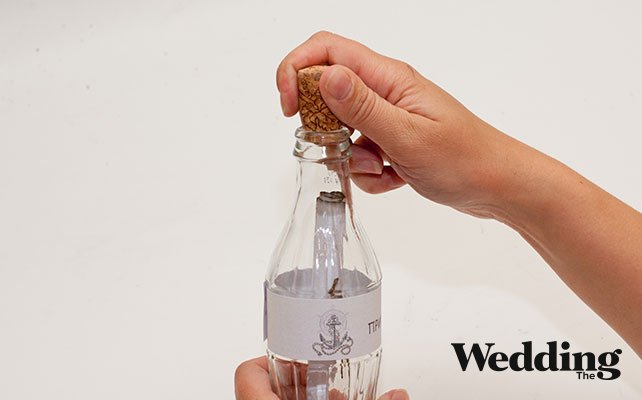 Как сделать приглашение в бутылке для свадьбы в морском стиле, засунуть приглашение в бутылку