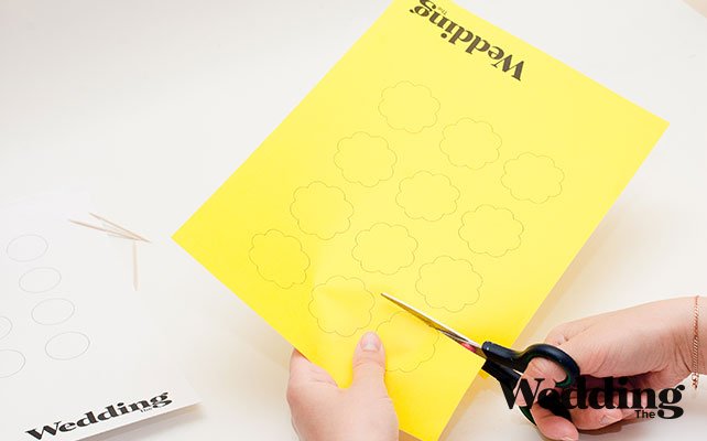 вырезать детали для рассадочных карточек