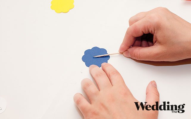 приклеить к цветной детали зубочистку