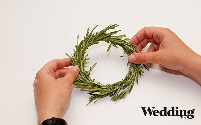 сделать венок из розмарина