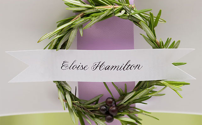 рассадочные карточки с розмарином для рустикальной свадьбы своими руками