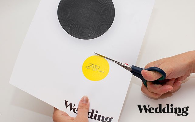 распечатать и вырезать шаблоны, Как сделать рассадочные карточки в виде музыкальных пластинок