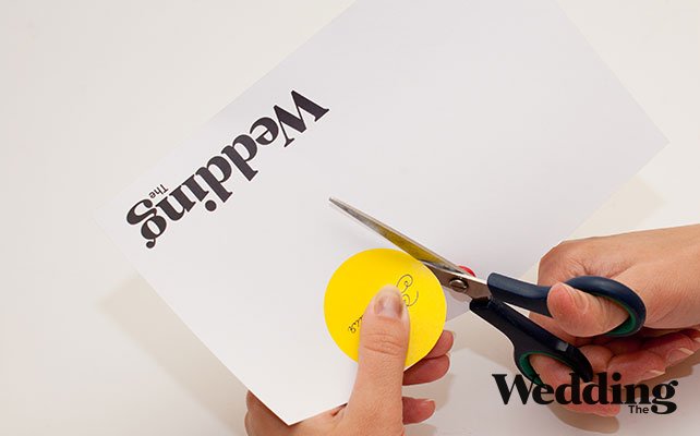 распечатать и вырезать шаблоны, Как сделать рассадочные карточки в виде музыкальных пластинок