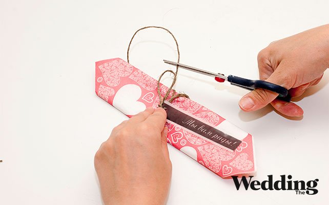 сложить салфетку и перевязать