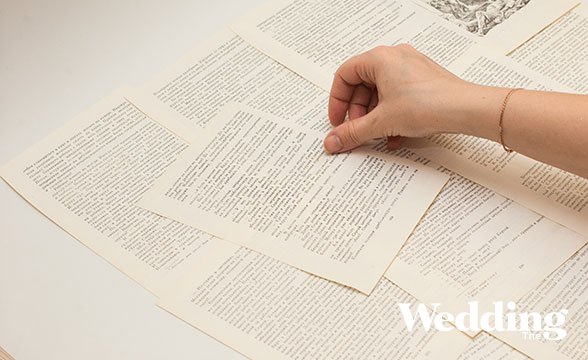 скатерть из книжных листов