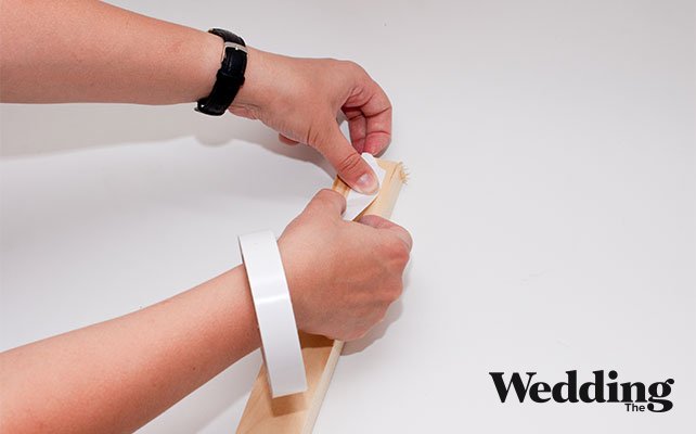 прикрепить указатели к палке на двухсторонний скотч