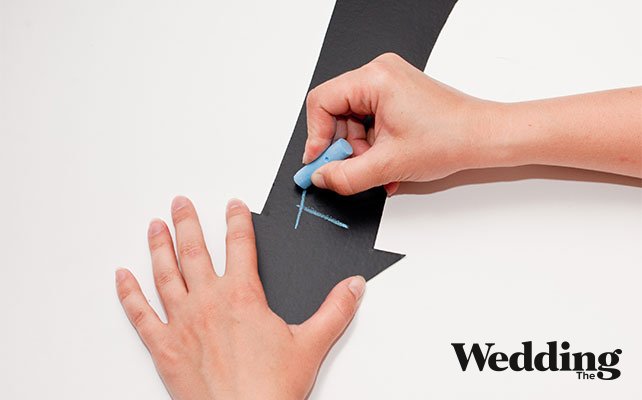 мелом написать на указателях надписи