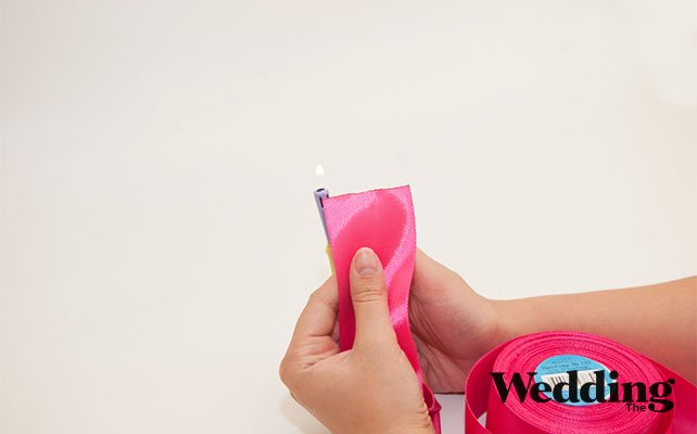 опалить края лент зажигалкой