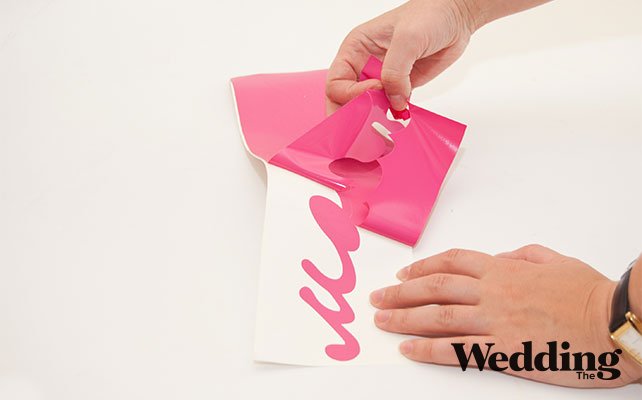 отклеить от защитной основы надпись