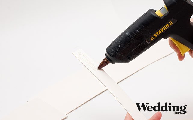 как сделать грифельную табличку «Сладкий стол», приклеить держатели