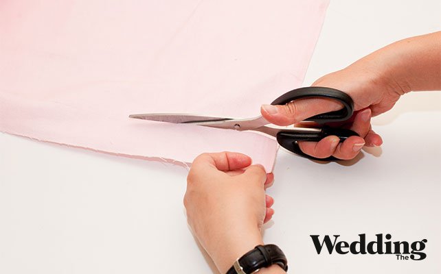 отрезать полоску ткани