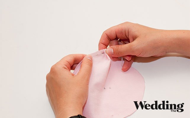 собрать края окружности на нитку