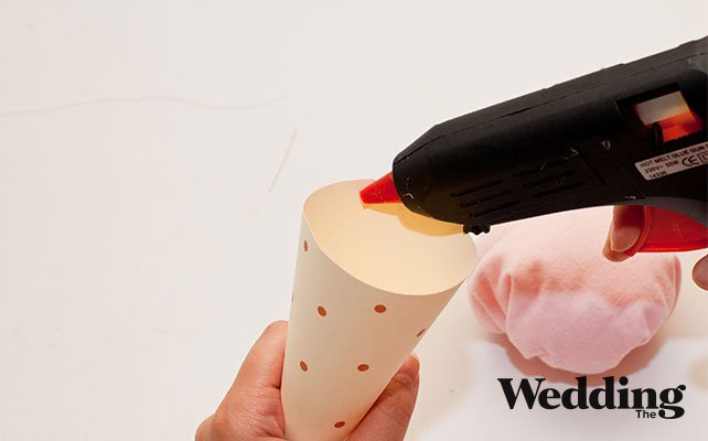 приклеить мороженое к стаканчику