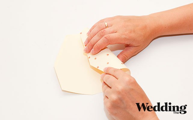 скрутить из бумаги кулёк