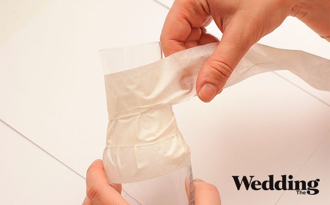 оклеиваем половину бутылки скотчем