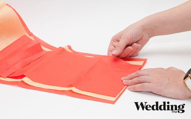 Как сделать украшение на торт, складываем бумагу в три слоя