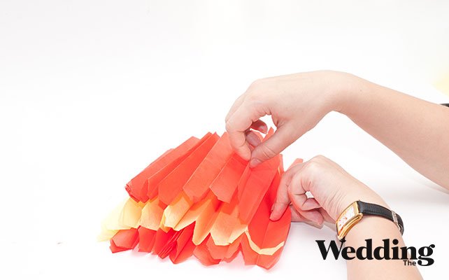 Как сделать украшение на торт, подрезать уголки гармошки