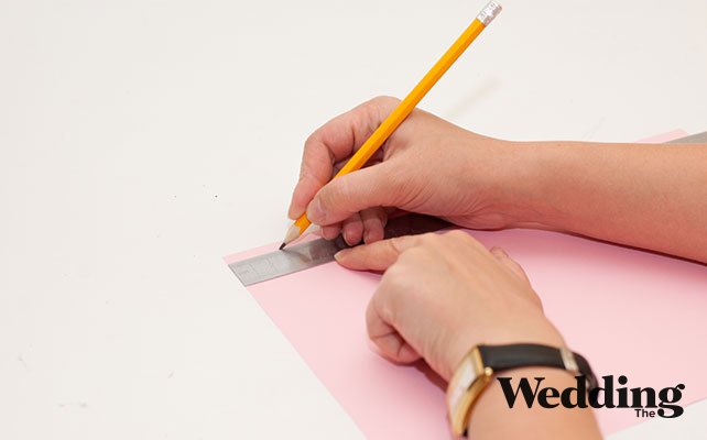 Украшение для зала за пару часов, гирлянда из бумажных полосок, начертить полоски