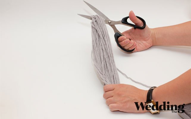 разрезать нитки пополам