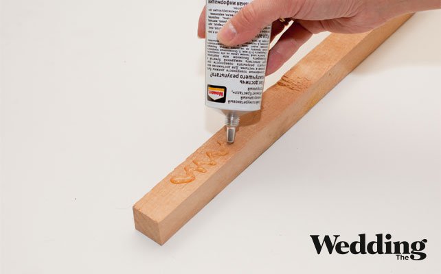 приклеить нитки к деревянной палке на клей